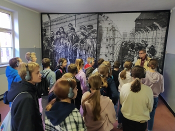 Wycieczka klasy VIII do Auschwitz-Birkenau (4)