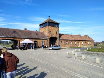 Wycieczka klasy VIII do Auschwitz-Birkenau (11)