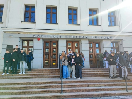 Wyjazd do Teatru jako ważna lekcja o współczesnych wyzwaniach młodzieży...